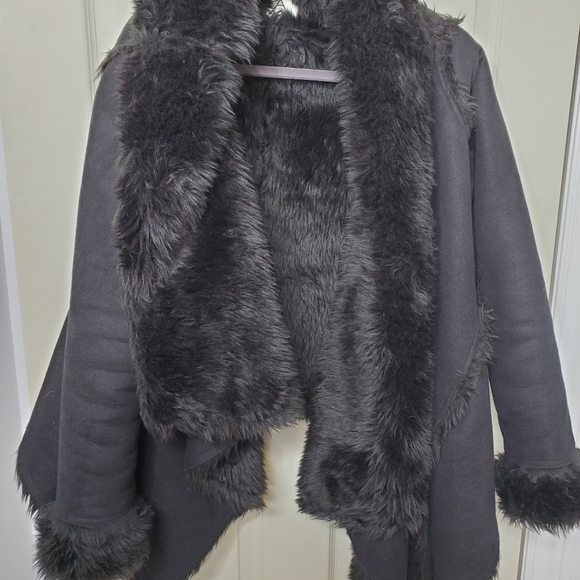 Black winter jacket - Picture 3 of 3